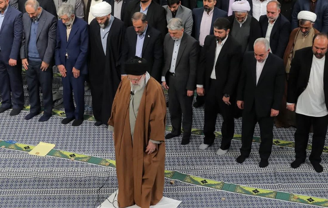 حضور شاعر جهرمی در دیدار رمضانی با رهبر معظم انقلاب؛ نماینده‌ای از دیار ادب و شعر