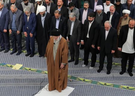 حضور شاعر جهرمی در دیدار رمضانی با رهبر معظم انقلاب؛ نماینده‌ای از دیار ادب و شعر