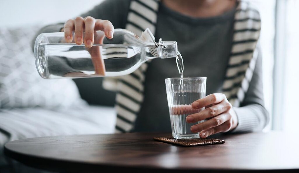 چطور درست آب بنوشیم تا سنگ کلیه نگیریم؟