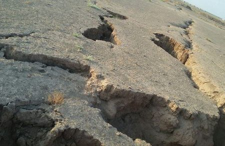 چاه‌های بی‌مهار و برداشت‌های بی‌پایان؛ جهرم تاوان دهه‌ها سوءمدیریت آبی را می‌دهد/ فرونشست در جهرم، معلول جزیره‌ای فکر کردن است؛ نه یک پدیده طبیعی!