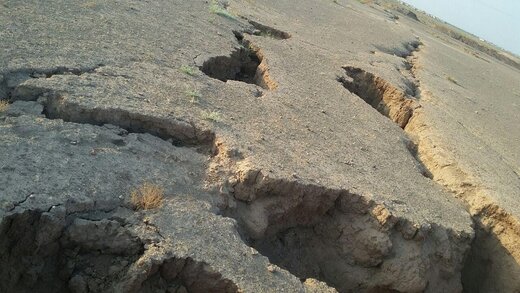 چاههای بیمهار و برداشتهای بیپایان؛ جهرم تاوان دههها سوءمدیریت آبی را میدهد/ فرونشست در جهرم، معلول جزیرهای فکر کردن است؛ نه یک پدیده طبیعی!