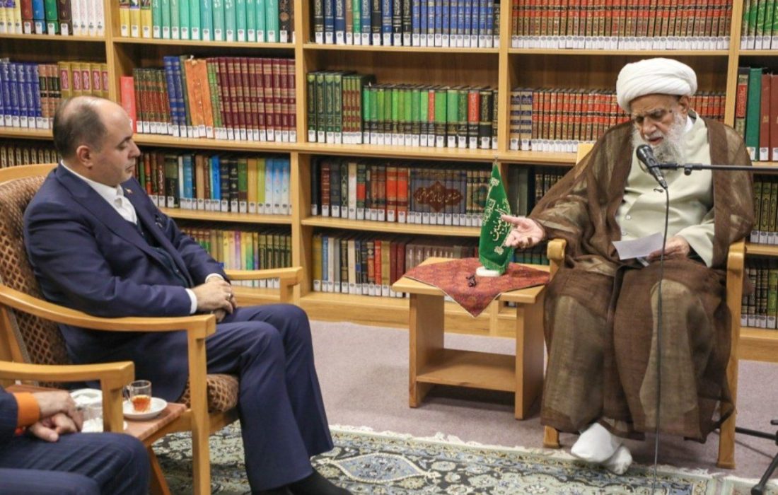 آیت الله کریمی جهرمی: تأمین سفره و معیشت مردم در بحران جنگ، همسنگ نبرد و دفاع مقدس در میدان است