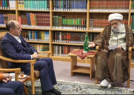 آیت الله کریمی جهرمی: تأمین سفره و معیشت مردم در بحران جنگ، همسنگ نبرد و دفاع مقدس در میدان است