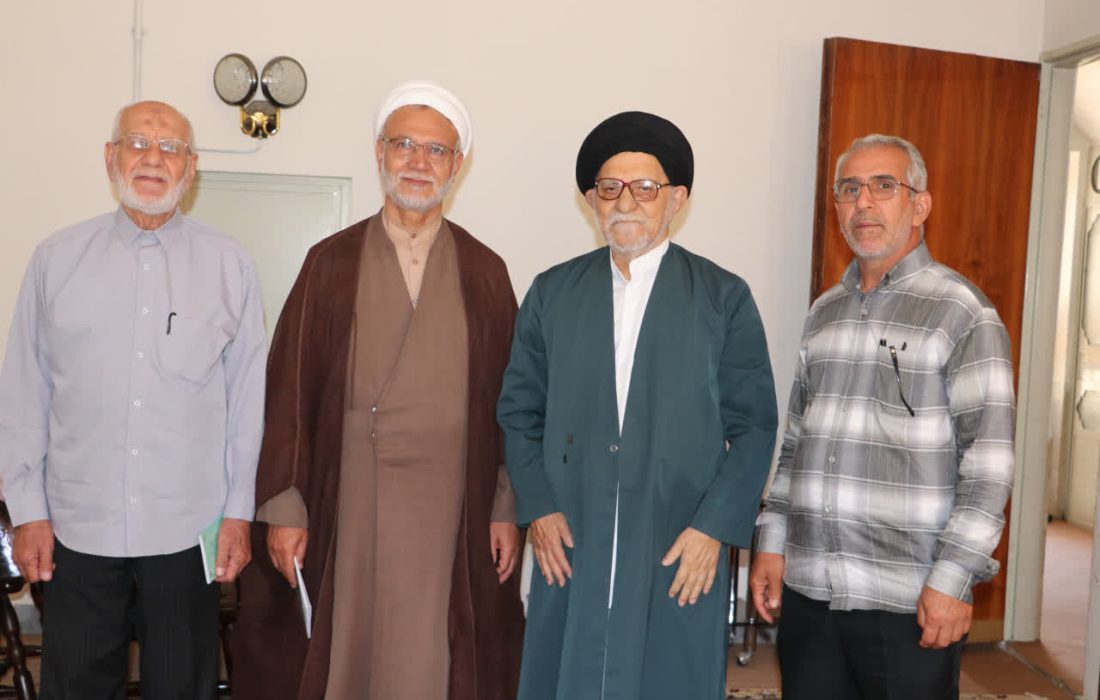 گفتوگوی گرم دو روحانی نامآشنا؛ مرور سیره علما و تقدیم یک اثر تازه