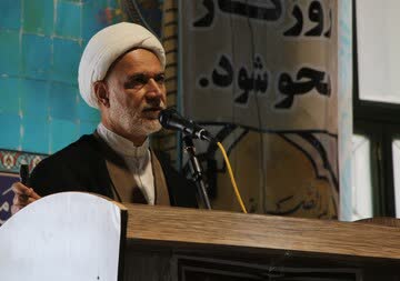 درخواست امام جمعه جهرم  برای راه‌اندازی داروخانه هلال‌احمر/مقابله با مفسدان اقتصادی هم‌ردیف با مقابله با نیروی نظامی دشمن است