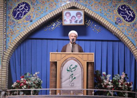 تأکید امام جمعه جهرم بر حضور میدانی مسئولان در تجمعات شبانه/نهادها برای برنامه‌های مردمی همکاری کن