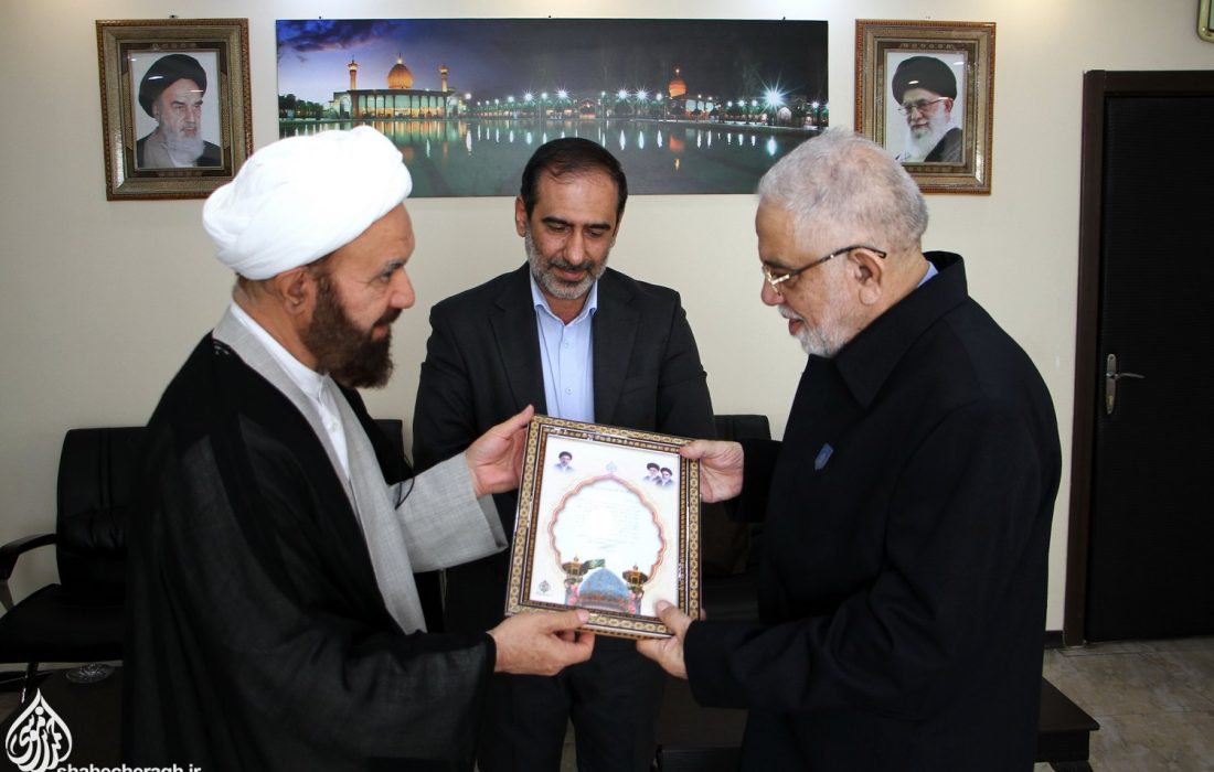 پروفسور شجاعی‌فرد جهرمی ، خادم افتخاری حرم مطهر حضرت شاهچراغ علیه السلام شد